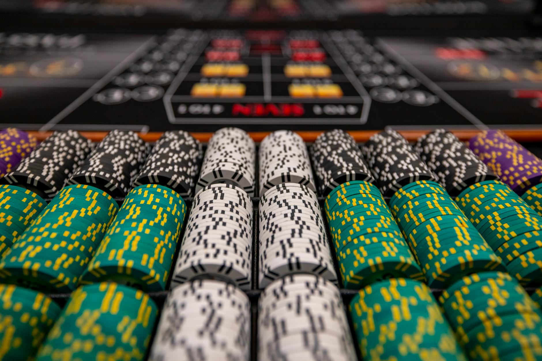 Roulette online thường hiển thị rõ các cửa cược trong và ngoài để người chơi thao tác nhanh hơn.